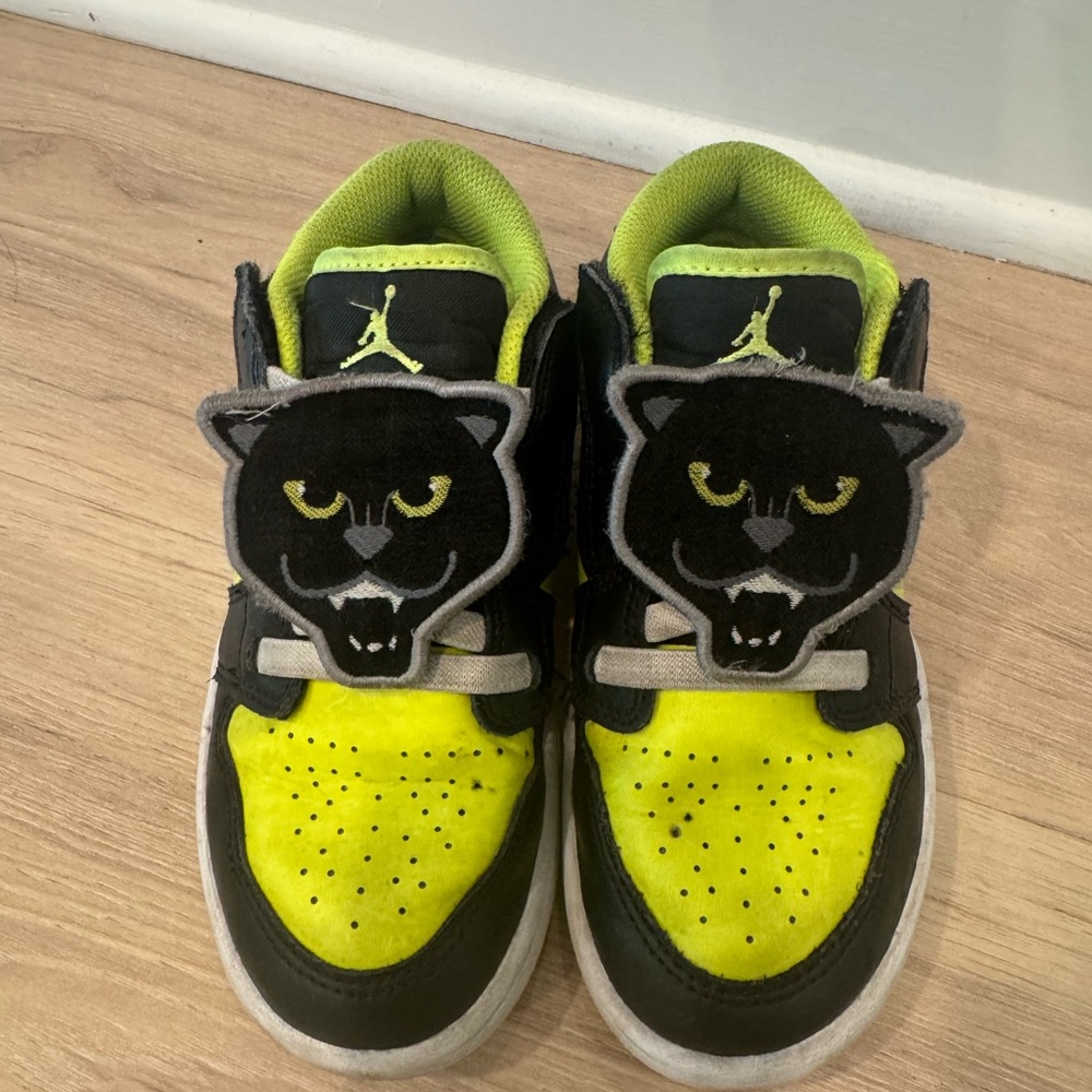 Jordan Kids Black and Yellow Cat Sneakers
